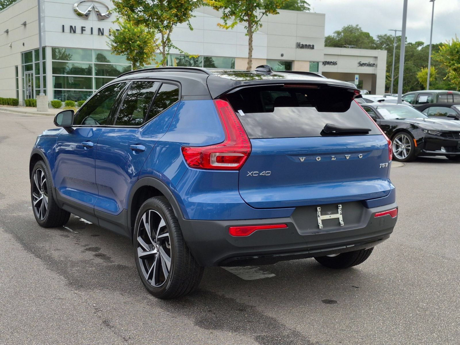 Used 2021 Volvo XC40 T5 R-Design w/ Climate Package AWD/4WD image 5