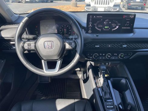 Used 2023 Honda Accord Touring image 11