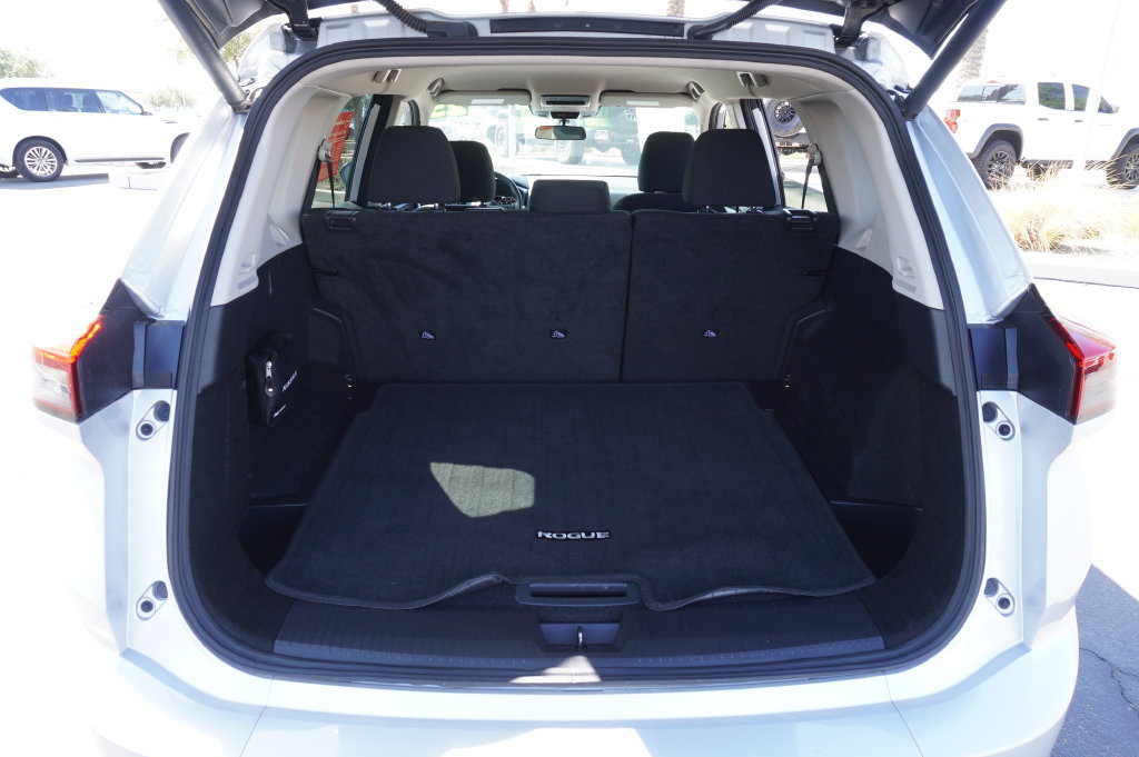 Certified 2025 Nissan Rogue SV FWD image 8