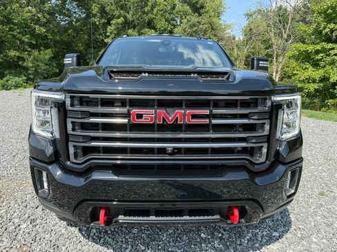 Used 2022 GMC Sierra 2500 AT4 w/ AT4 Premium Plus Package AWD/4WD image 2