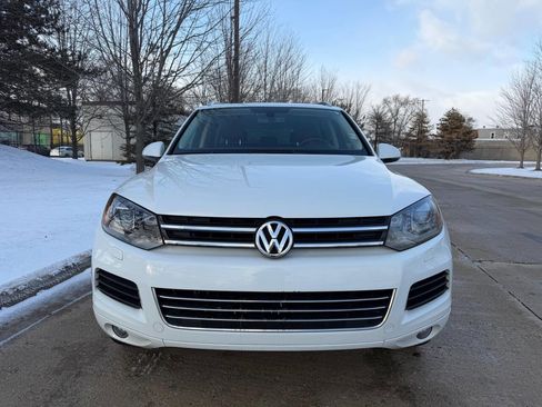 Used 2013 Volkswagen Touareg Sport image 12