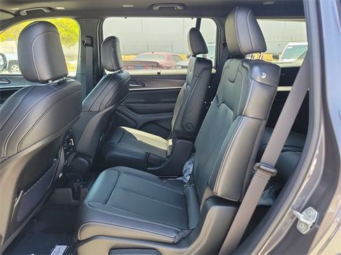 New 2025 Jeep Grand Cherokee L Limited w/ Luxury Tech Group II image 12