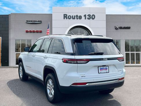 Used 2023 Jeep Grand Cherokee Laredo AWD/4WD image 3