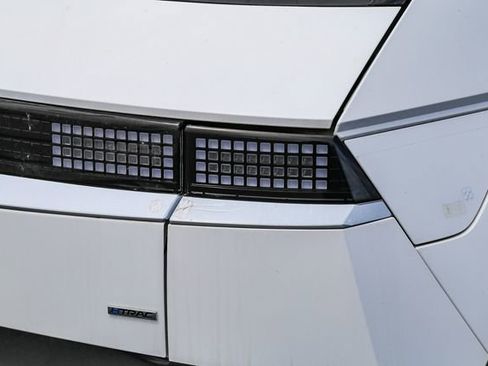 New 2025 Hyundai Ioniq 5 SEL image 10