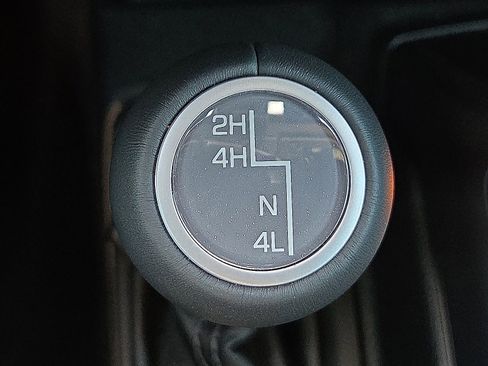 New 2025 Jeep Gladiator High Tide image 17