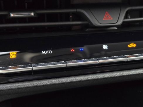 Used 2025 Buick Envision Preferred image 21