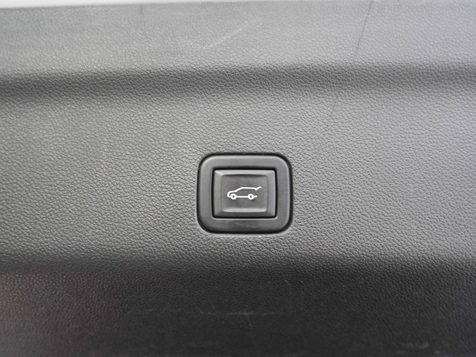 Used 2023 Chevrolet Tahoe High Country AWD/4WD image 11