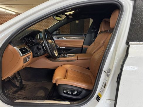 Used 2018 BMW 750i xDrive image 16