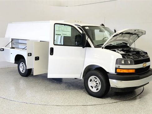 New 2025 Chevrolet Express 3500 w/ Power Convenience Package RWD image 9