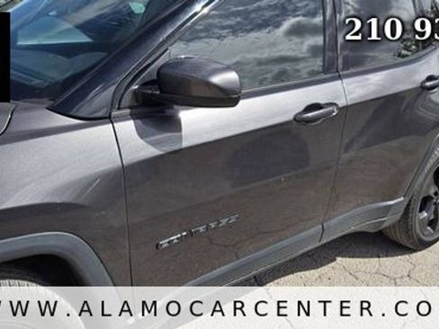 Used 2019 Jeep Compass Latitude FWD image 9