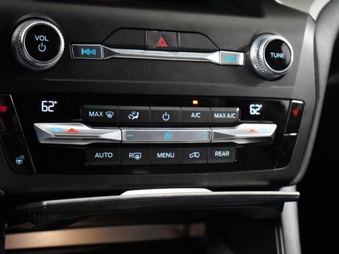 Used 2020 Ford Explorer XLT w/ Equipment Group 202A AWD/4WD image 18