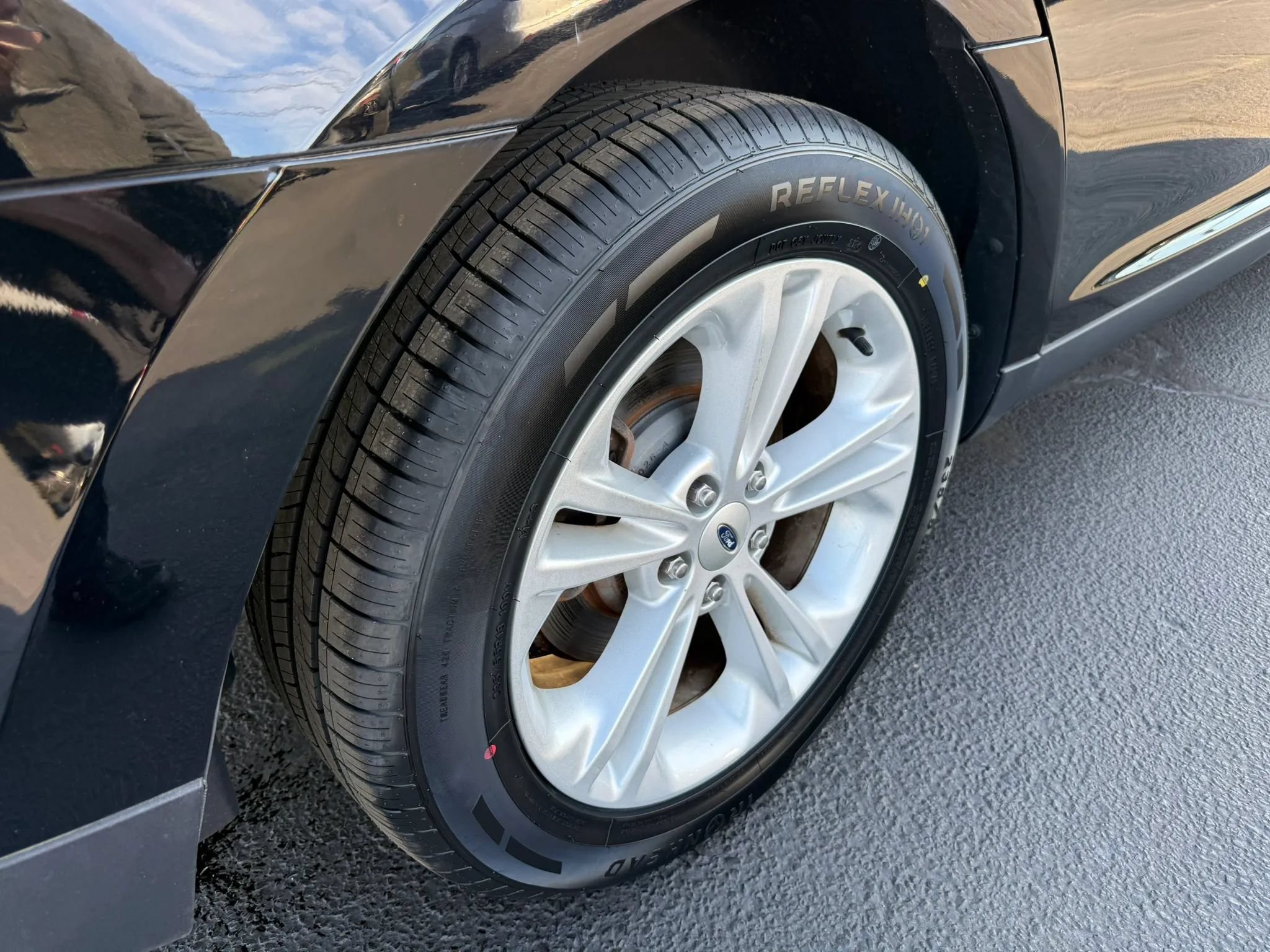 Used 2018 Ford Taurus SE FWD image 40
