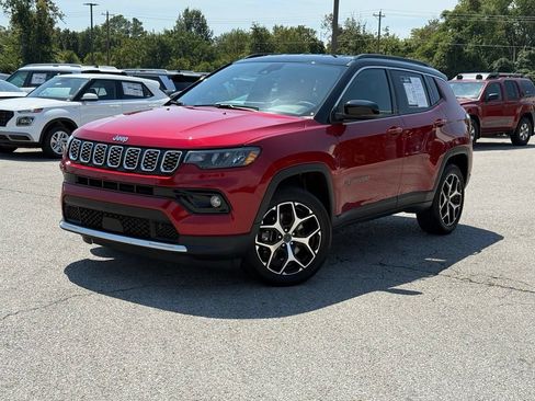 Used 2025 Jeep Compass Limited AWD/4WD image 3