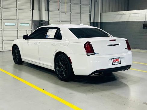 Used 2021 Chrysler 300 Touring w/ Sport Appearance Package RWD image 15