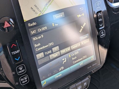 Used 2018 Toyota Prius Prime Premium image 12