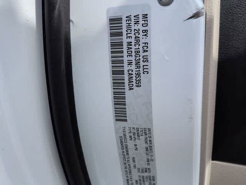 Used 2022 Chrysler Pacifica Touring-L FWD image 34