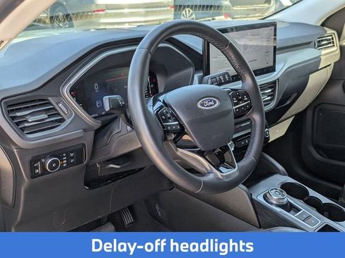 Used 2023 Ford Escape SE image 14