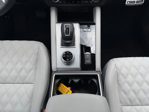 New 2025 Mitsubishi Outlander SEL image 17