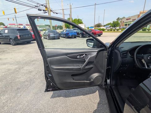 Used 2018 Nissan Rogue S w/ S Value Package AWD/4WD image 17