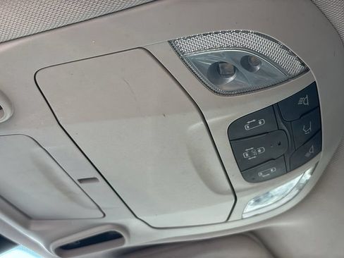 Used 2018 Chrysler Pacifica Limited w/ Tire & Wheel Group FWD image 25