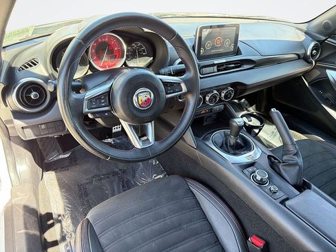 Used 2019 FIAT 124 Spider Abarth RWD image 6