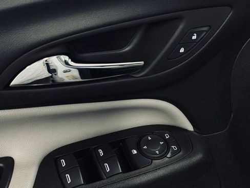 Used 2023 Chevrolet Equinox LT w/ Driver Convenience Package image 14