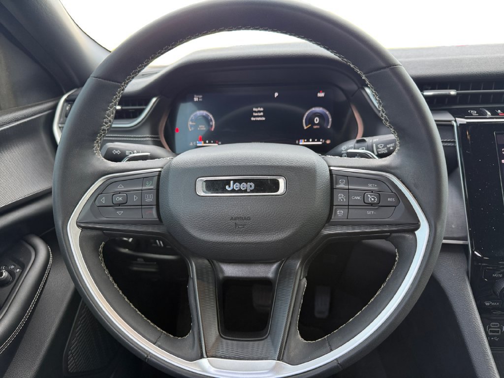 Used 2023 Jeep Grand Cherokee L Altitude AWD/4WD image 12
