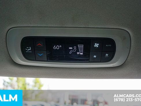 Used 2022 Chrysler Pacifica Touring-L image 38