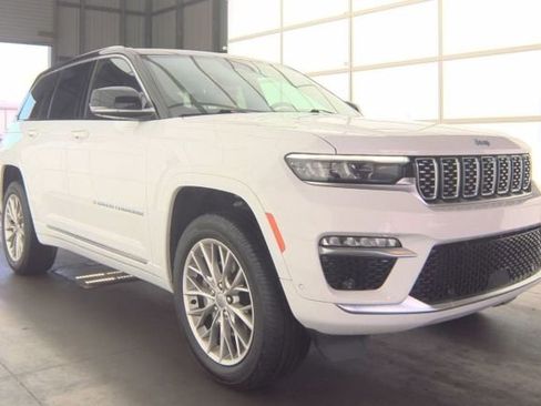 Used 2022 Jeep Grand Cherokee Summit w/ Advanced Protech Group IV AWD/4WD image 2