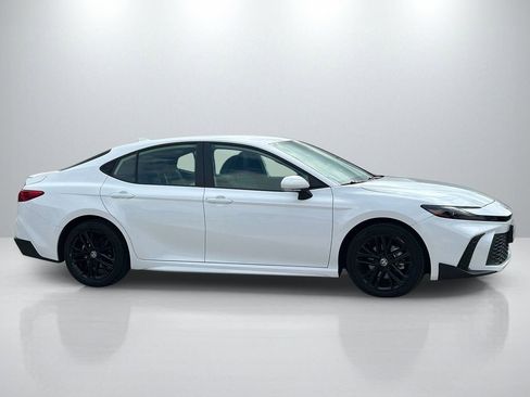 Certified 2025 Toyota Camry SE image 4