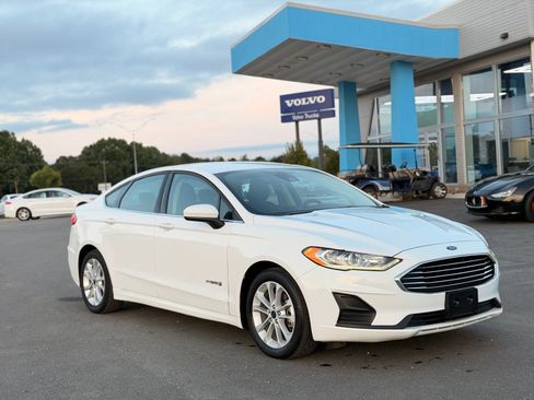 Used 2019 Ford Fusion SE FWD image 4