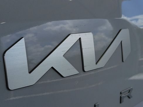 Used 2023 Kia Telluride LX AWD/4WD image 6