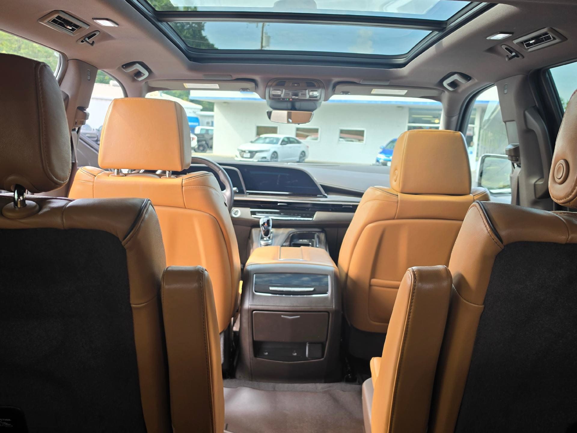 Used 2022 Cadillac Escalade Premium Luxury AWD/4WD image 13