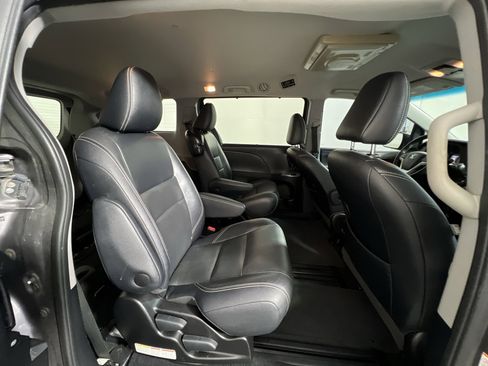 Used 2015 Toyota Sienna SE FWD image 29