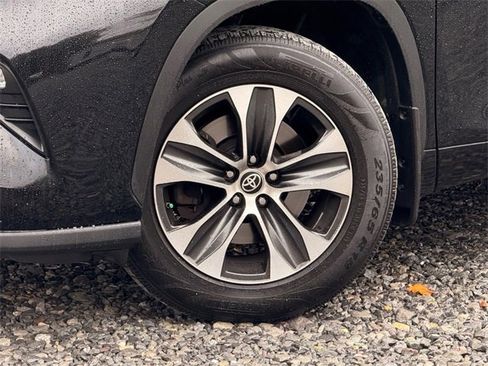 Used 2021 Toyota Highlander XLE image 23