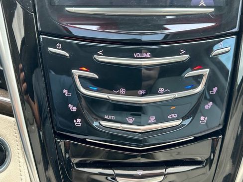 Used 2020 Cadillac Escalade Premium Luxury RWD image 30