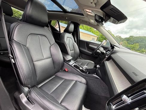 Used 2024 Volvo XC40 B5 Plus AWD/4WD image 13