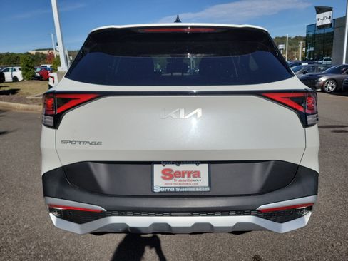 Used 2023 Kia Sportage LX image 25