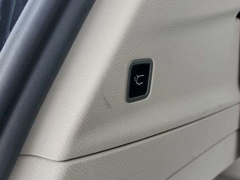 Certified 2024 Chrysler Pacifica Touring-L image 26