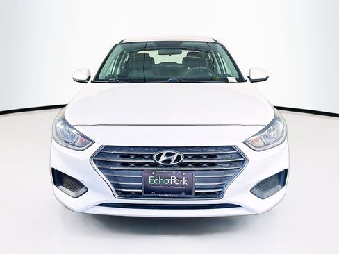 Used 2021 Hyundai Accent SE FWD image 2