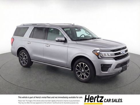 Used 2023 Ford Expedition XLT image 1