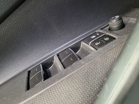 Used 2022 Toyota Corolla LE w/ LE Convenience Package FWD image 27