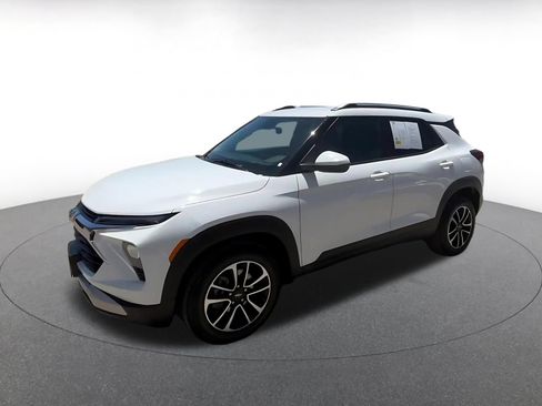 Used 2025 Chevrolet Blazer LT FWD image 9