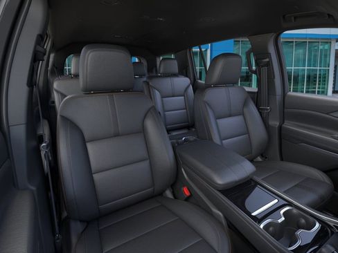 New 2025 Chevrolet Traverse High Country w/ LPO, Floor Liner Package FWD image 17
