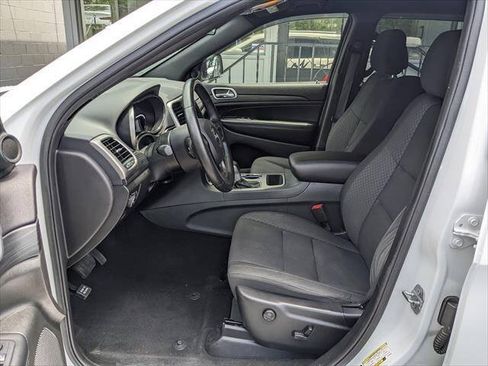 Used 2019 Jeep Grand Cherokee Laredo w/ Security & Convenience Group AWD/4WD image 8
