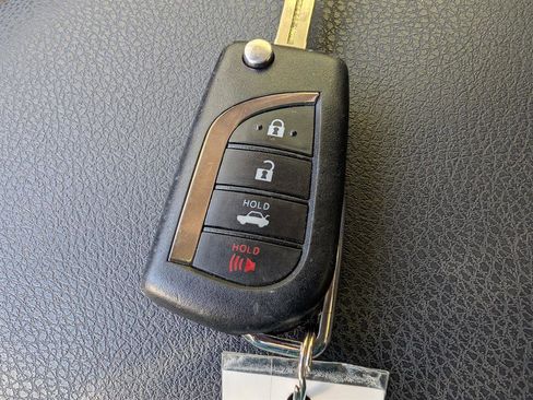 Used 2023 Toyota Camry SE image 36