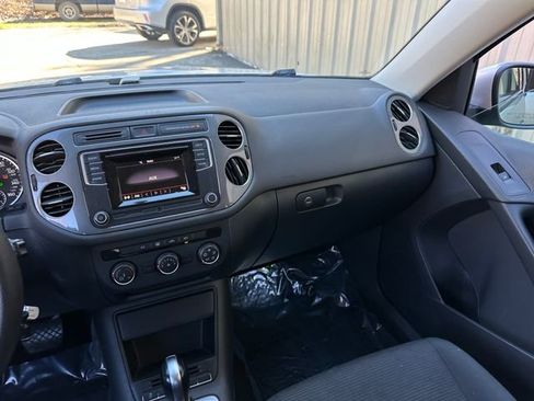 Used 2017 Volkswagen Tiguan Limited image 16