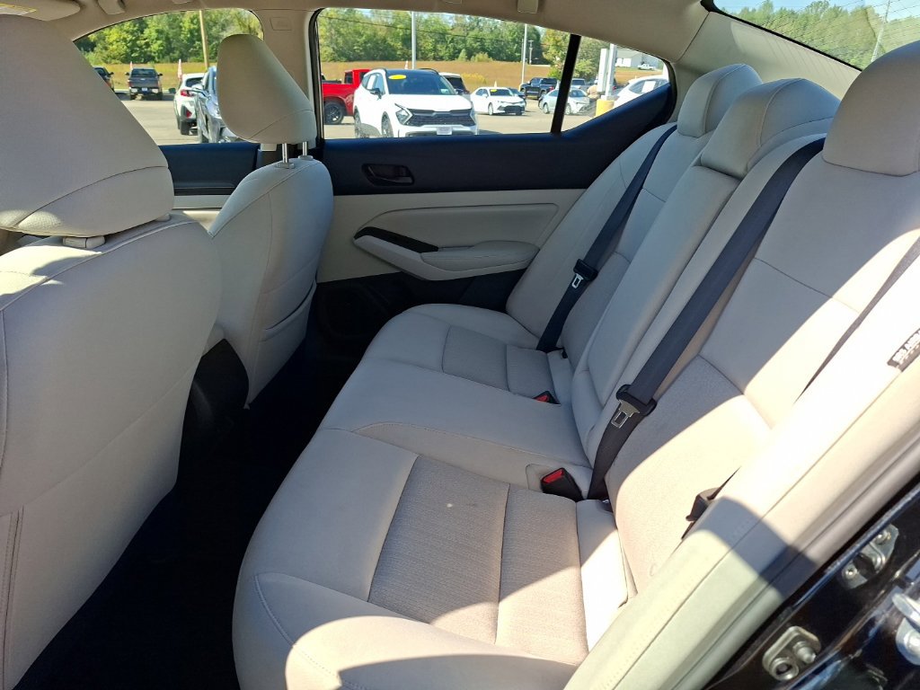 Used 2024 Nissan Altima 2.5 SV FWD image 27