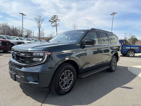 Certified 2025 Ford Expedition Active image 7