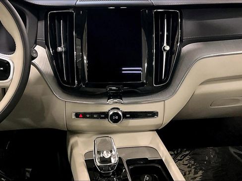 Certified 2024 Volvo XC60 B5 Ultimate w/ Climate Package image 6